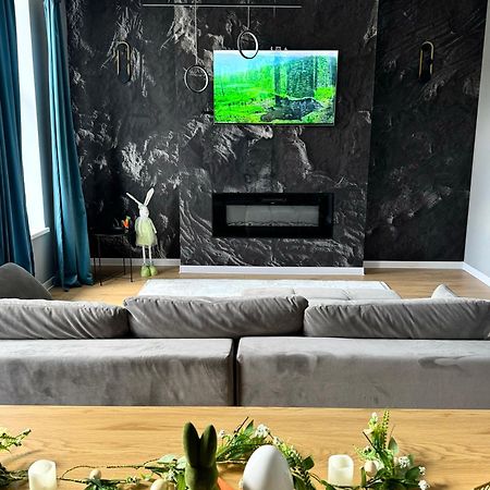 Lv Luxury Apart - One Minute Away From Train Station Predeal Bagian luar foto