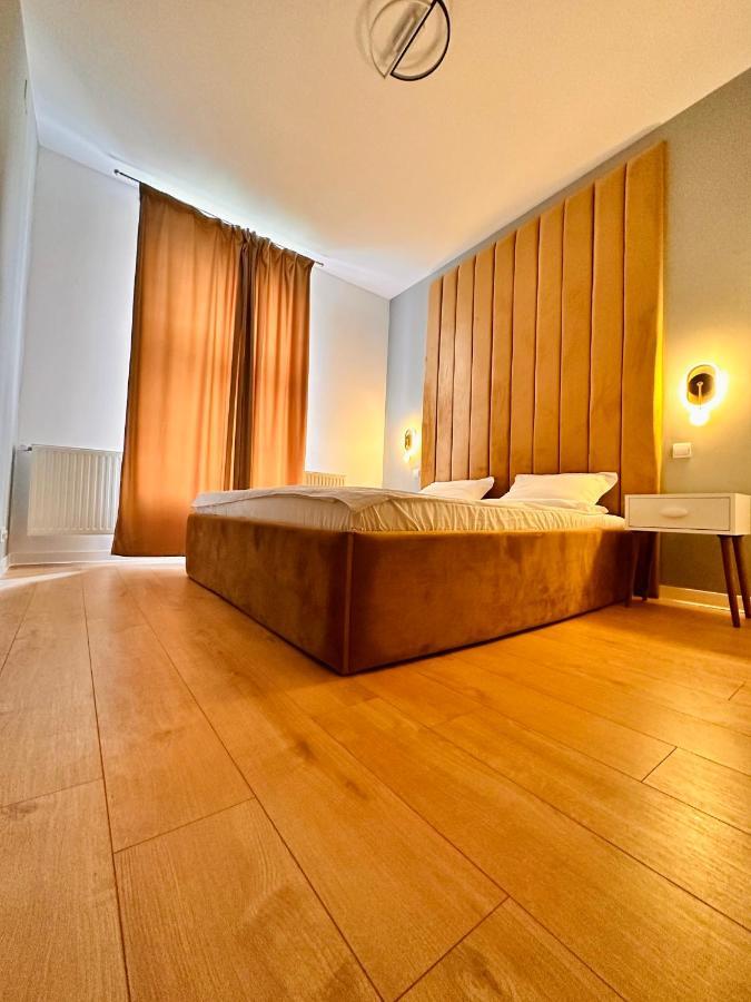 Lv Luxury Apart - One Minute Away From Train Station Predeal Bagian luar foto