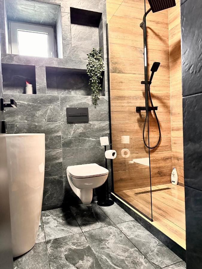 Lv Luxury Apart - One Minute Away From Train Station Predeal Bagian luar foto