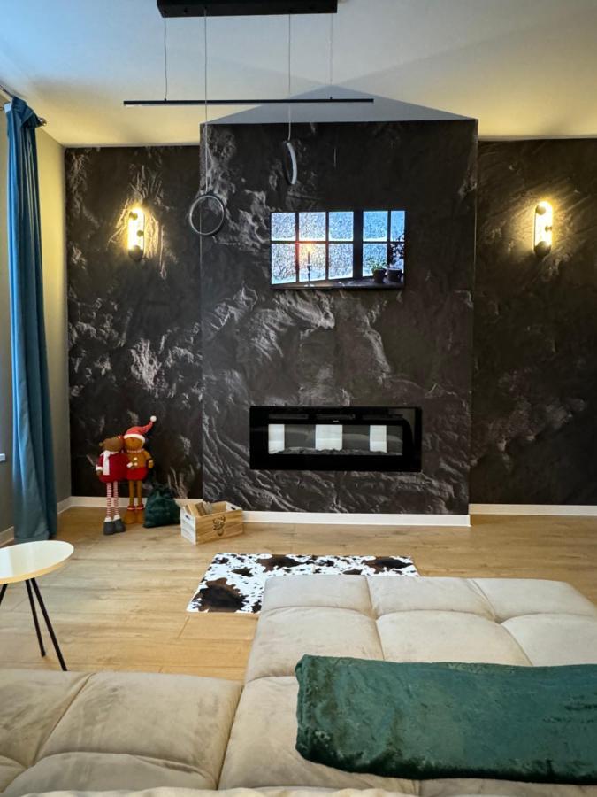 Lv Luxury Apart - One Minute Away From Train Station Predeal Bagian luar foto