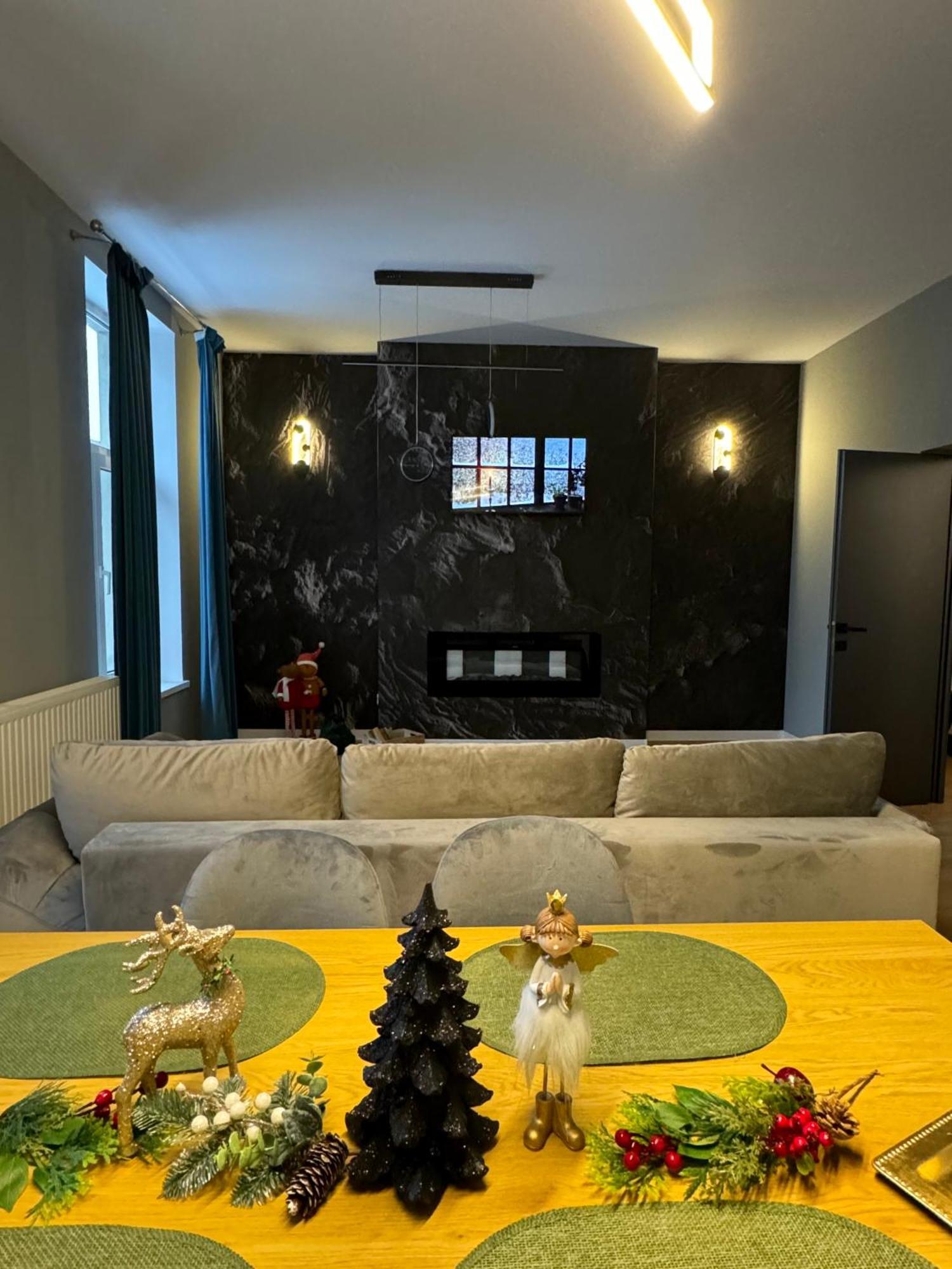 Lv Luxury Apart - One Minute Away From Train Station Predeal Bagian luar foto